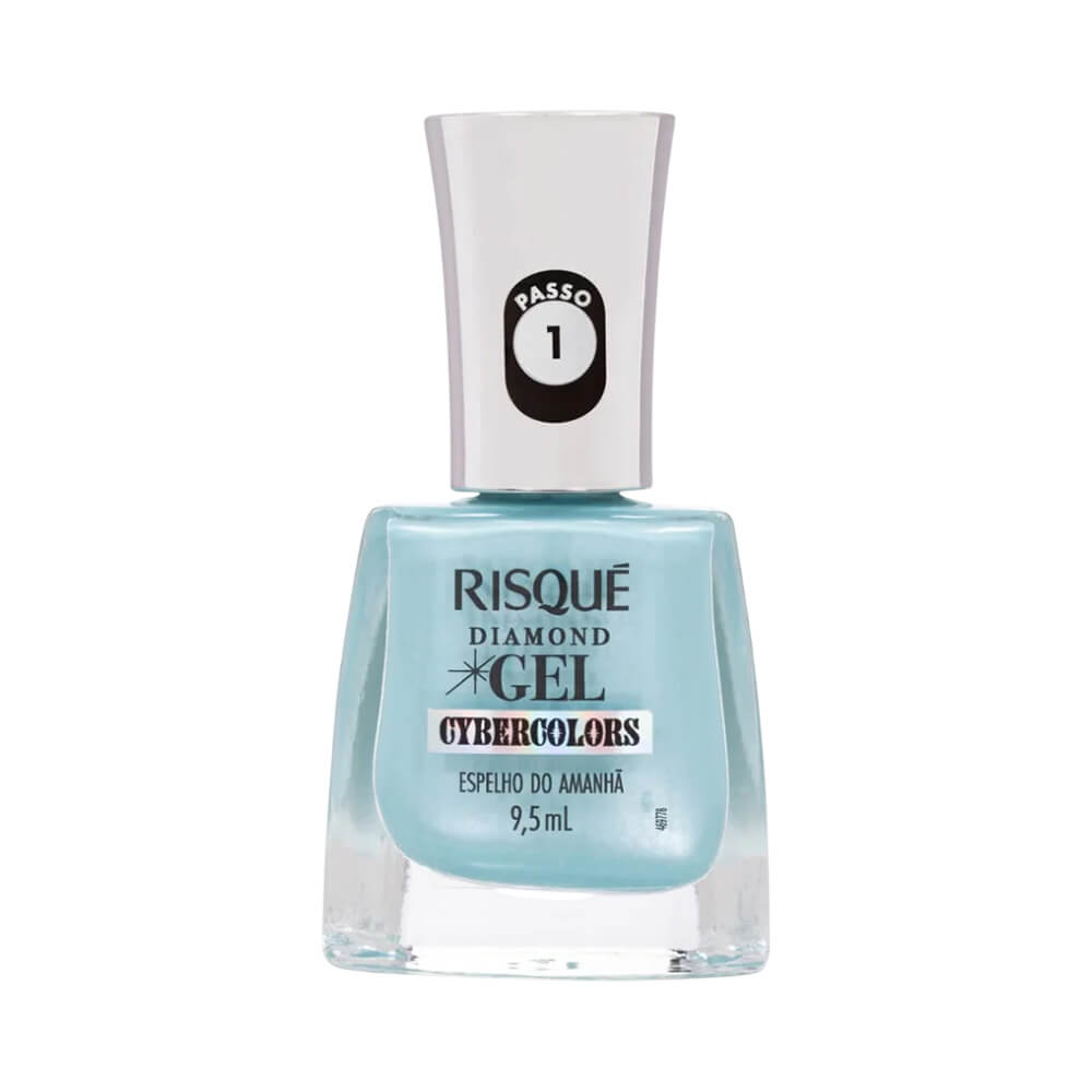 Frasco de esmalte Risqué Diamond Gel Cybercolors Espelho do Amanhã em ângulo frontal, mostrando o conteúdo azul e o rótulo com informações do produto. Fundo branco.